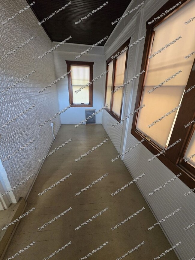 Building Photo - Charming 3 Bedroom Bungalow