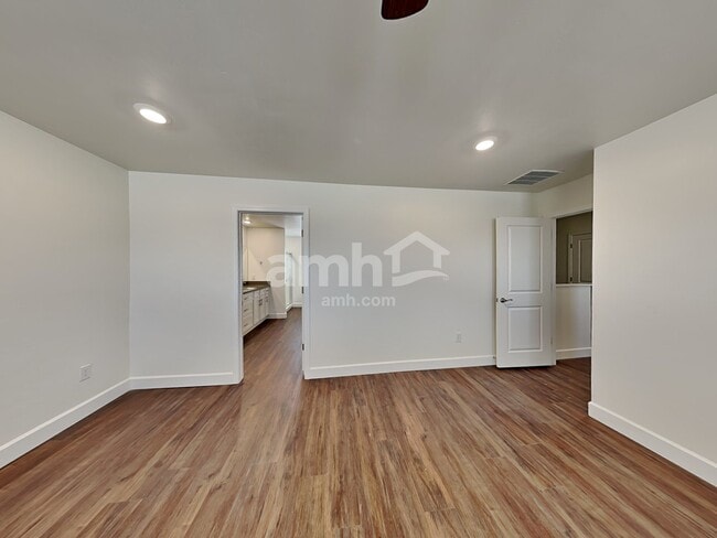 Building Photo - 7475 S Via Bombachas