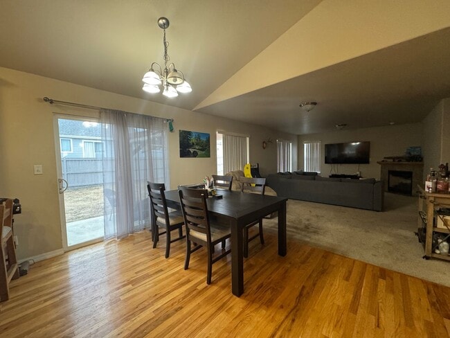 Building Photo - Beautiful 5 Bedroom home in Wellington