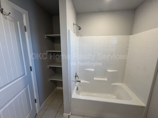 Building Photo - 928 Dusky Valley Ln