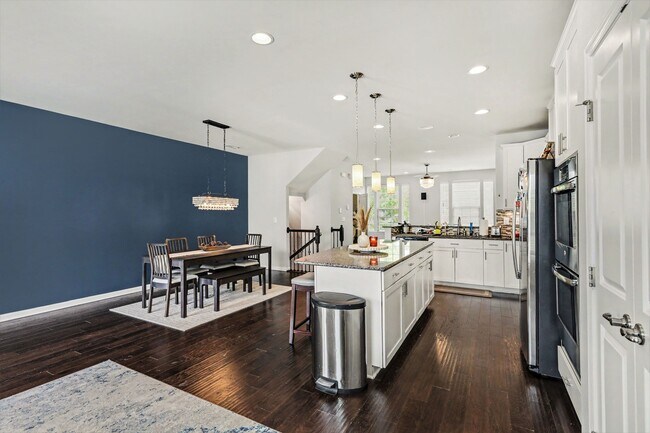 Building Photo - 4011 Zilker Park Dr