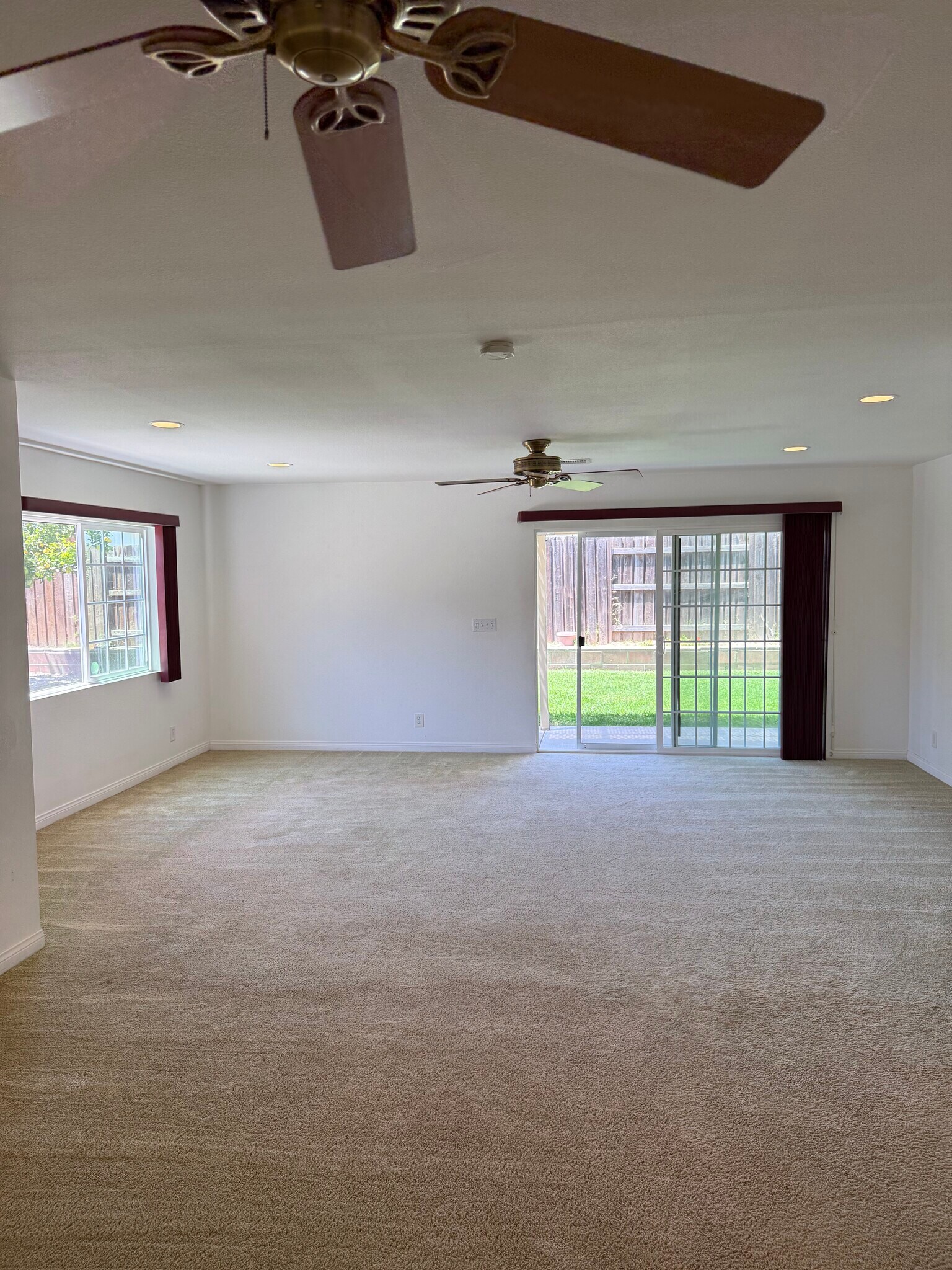 Building Photo - 891 Rosewood Ave