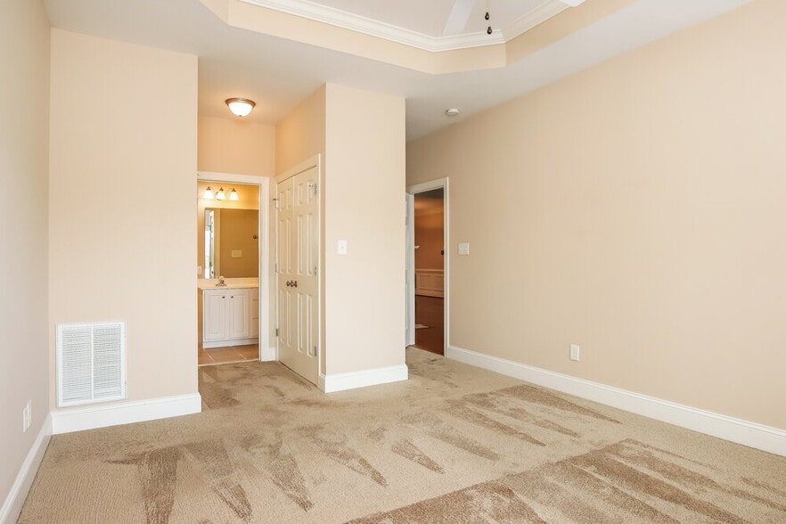 Building Photo - 2012 Watsonia Dr