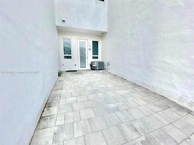Building Photo - 6415 NW 102nd Path