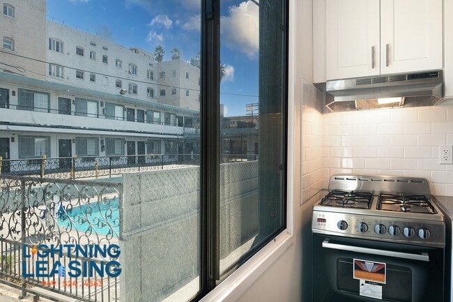Building Photo - 2023 W 3rd St