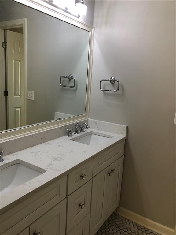 Building Photo - 2242 Lenox Walk NE