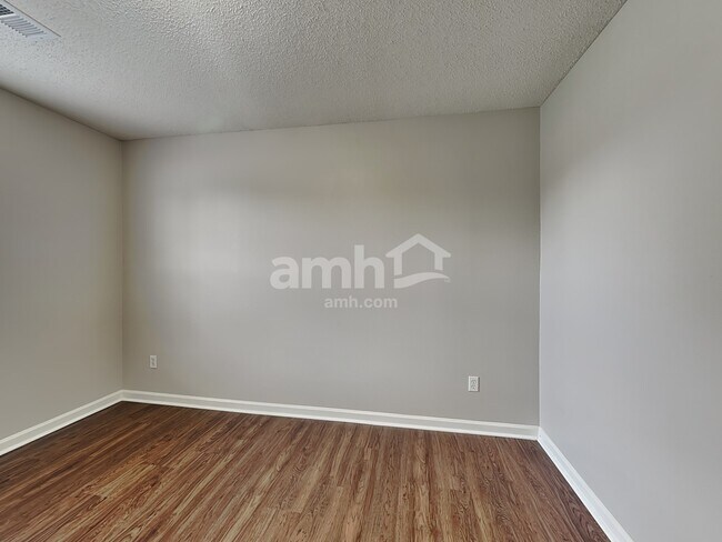 Building Photo - 103 Granary Dr