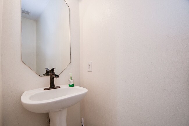 Building Photo - 9641 Weldridge Dr