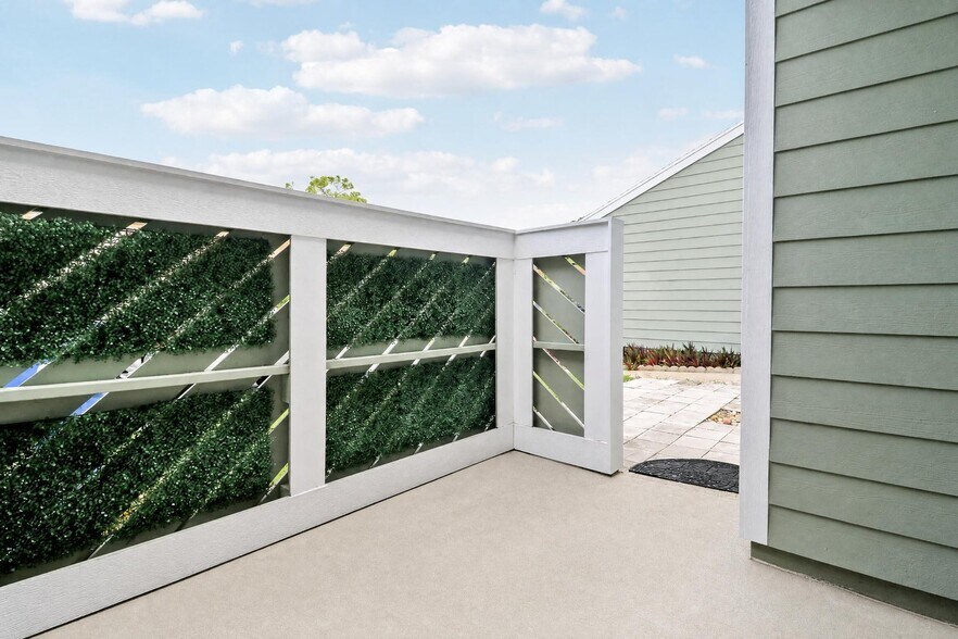 Building Photo - 202 Lakewood Dr