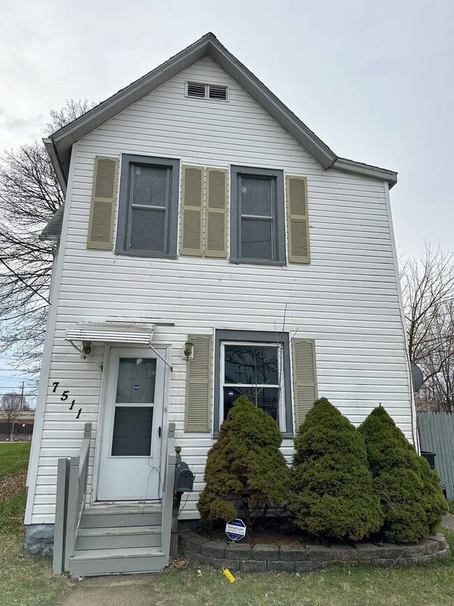 Primary Photo - CLE Single Family 3 Bed 2 Bath FOR RENT!