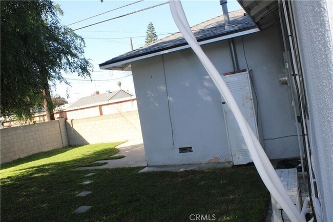 Building Photo - 11215 Dalwood Ave