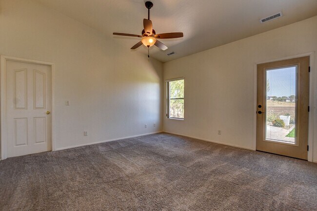 Building Photo - 5879 N Bronco Ln