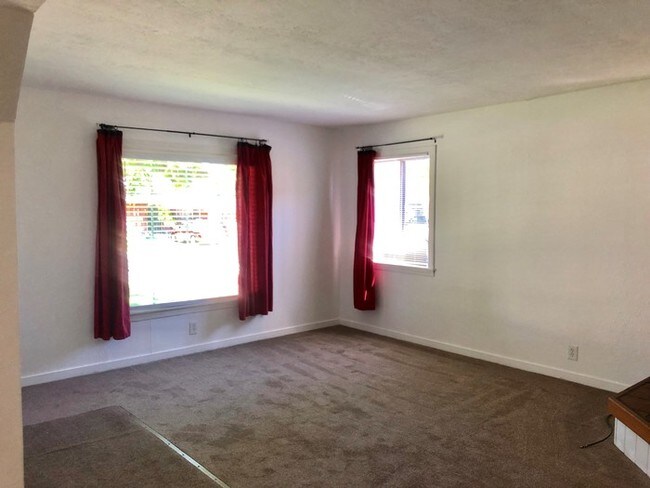 Building Photo - Adorable Home For Rent In Tahoe Park South