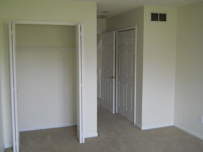 Building Photo - 981 Jasmine Dr