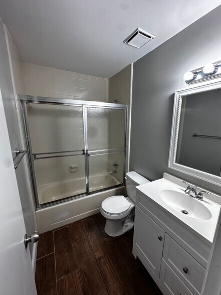 Building Photo - 5082 Ernst Ct
