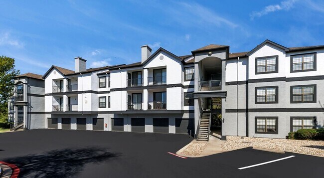 Building Photo - 11915 Stonehollow Dr