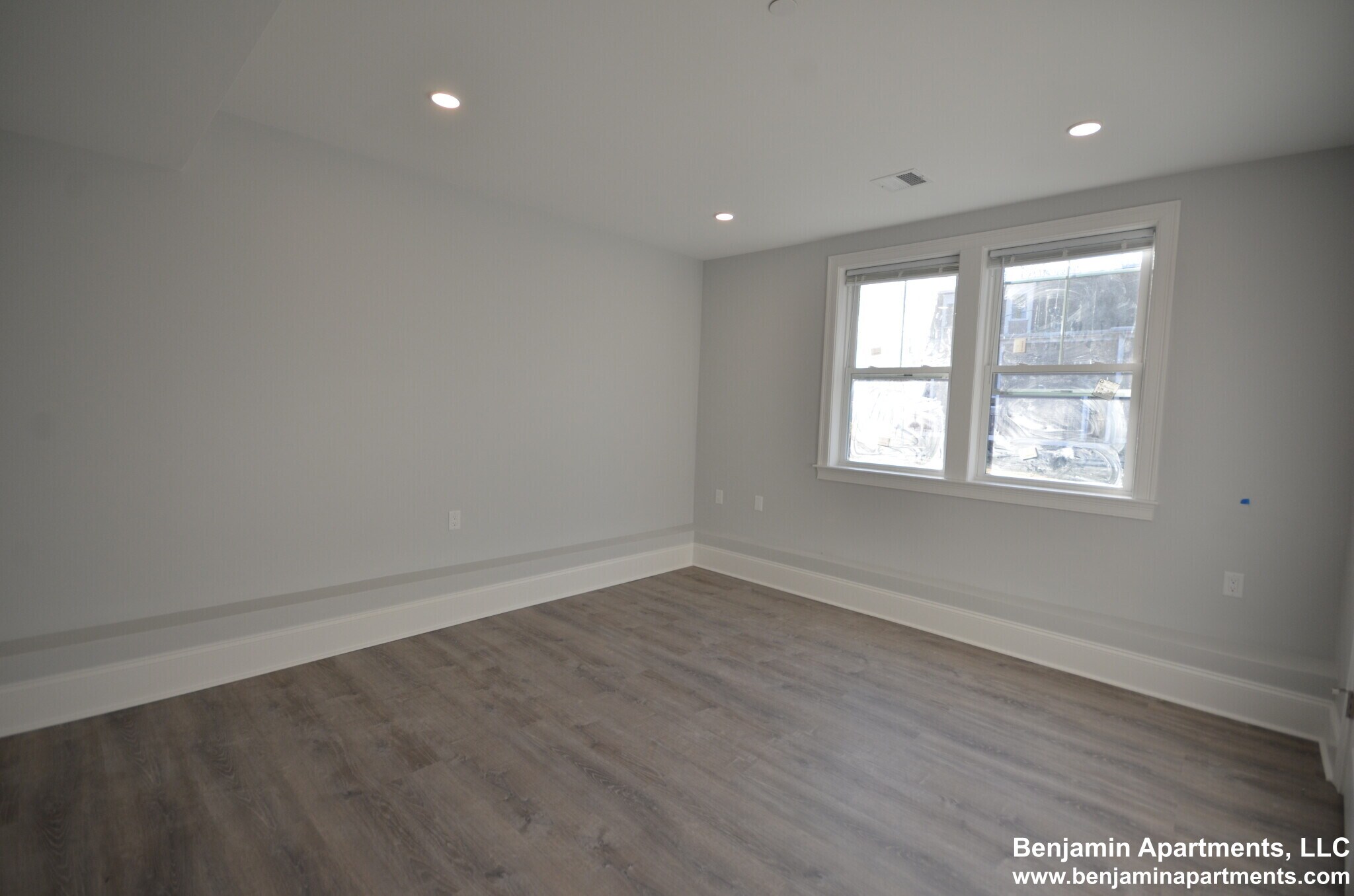 Building Photo - 120 Kenrick St