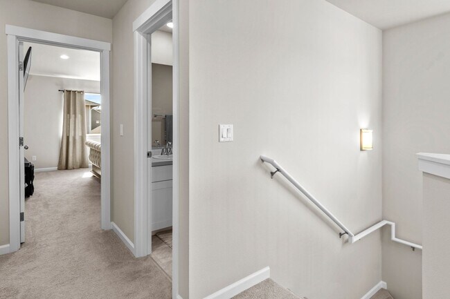 Building Photo - Beautiful 4 bedroom home