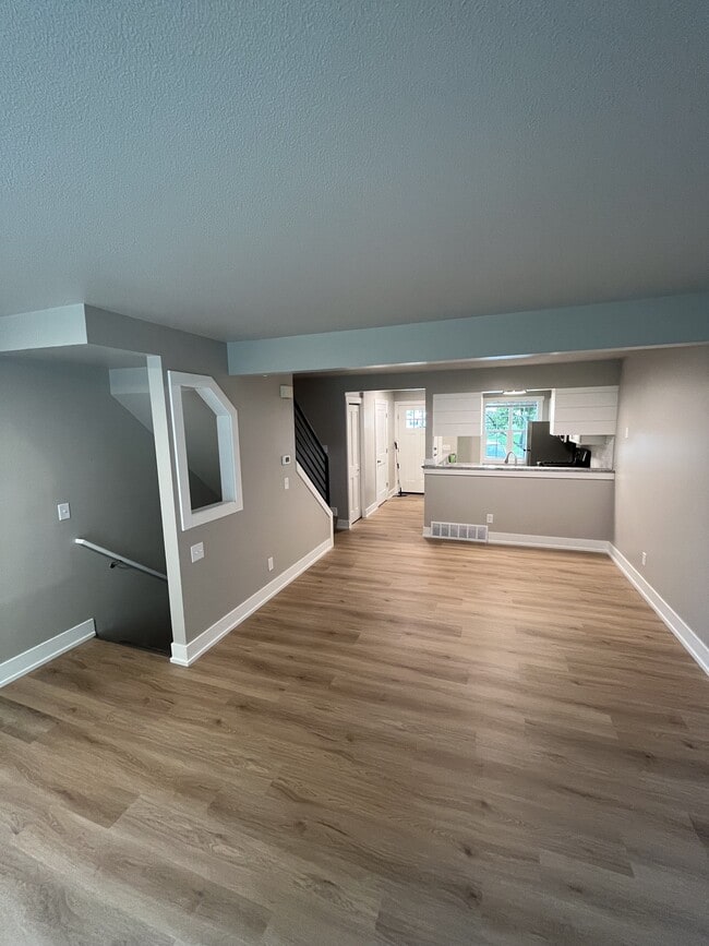Building Photo - 8002 Green Meadow Ct