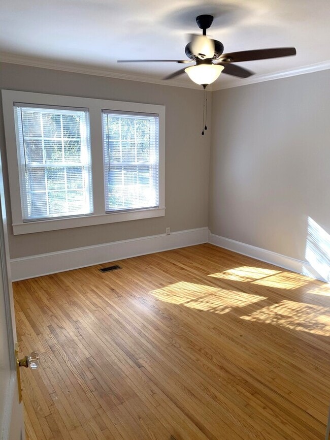 Building Photo - Charming Vintage Ranch, Den, Fireplace, Screened Porch