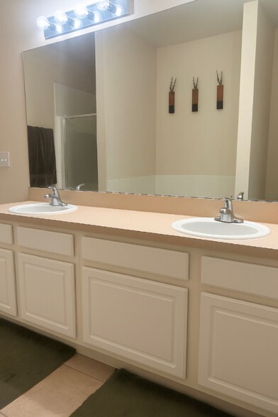 Building Photo - 2153 Winterset Dr