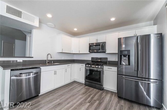 Building Photo - 3305 Cheyenne Gardens Way