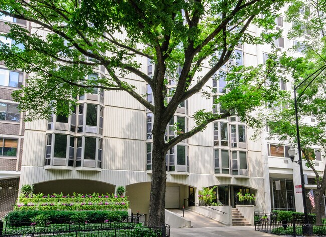 Building Photo - 1340 N Dearborn St