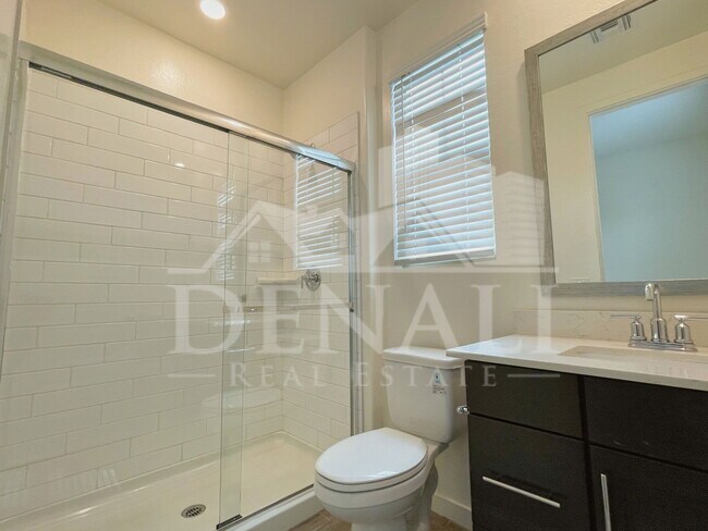 Building Photo - 17155 N 9th Pl