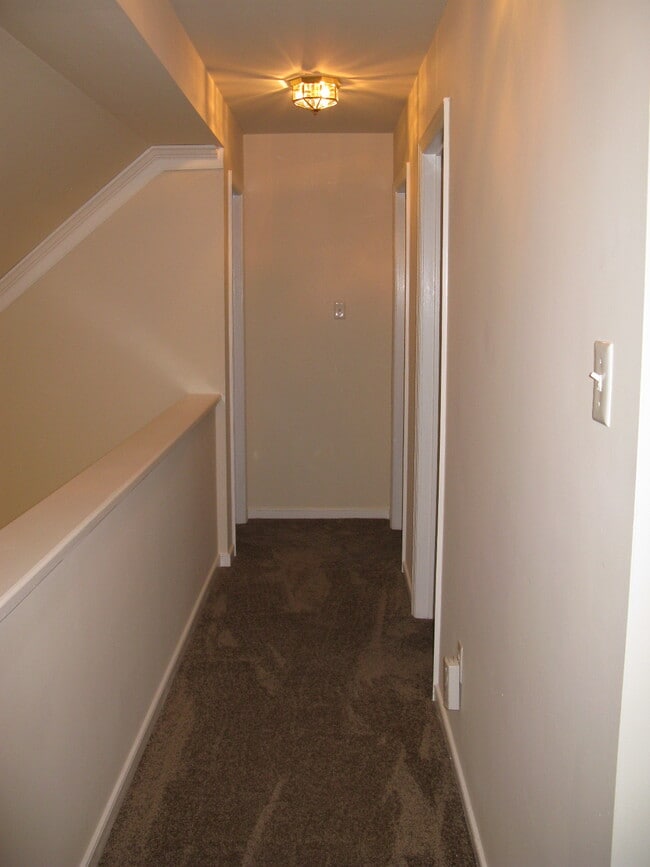 Building Photo - 7809 Silktree Pl