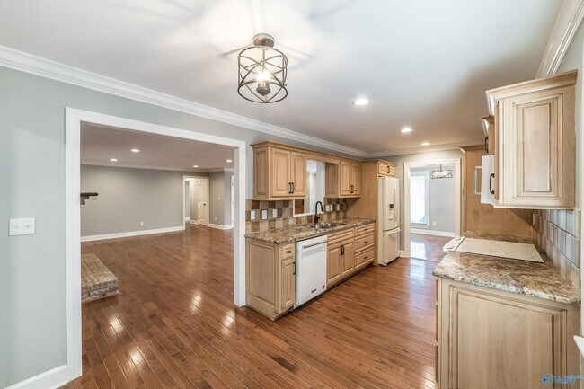 Building Photo - 1300 Wind River Cir SE