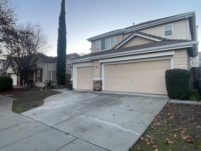 Building Photo - Wonderful Home Close to Shopping and Public Transportation.