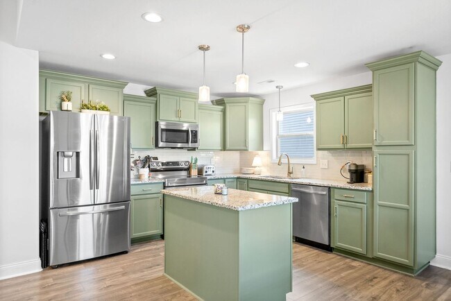 Building Photo - 3 bedroom Pet Friendly Home For Rent Near Needmore Road!