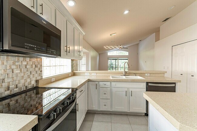 Building Photo - 1613 Crown Hill Blvd