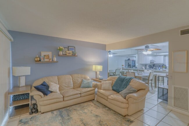 Building Photo - 1082 E Michigan St