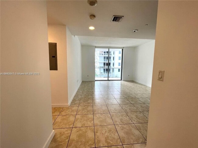 Building Photo - 1060 Brickell Ave