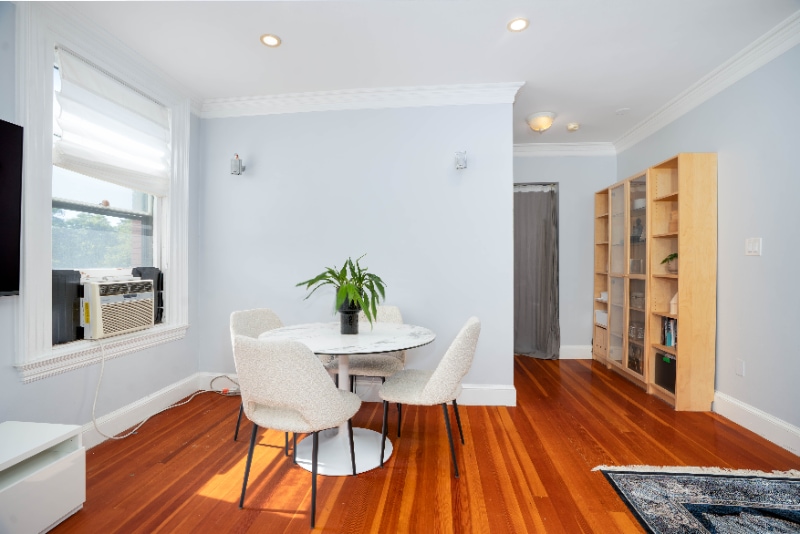 Building Photo - 1064 Beacon St