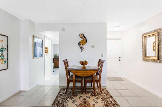 Building Photo - 504 SE 6th Ter