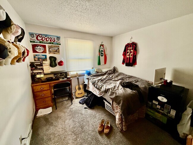 Building Photo - 902 Cedar River Dr NW