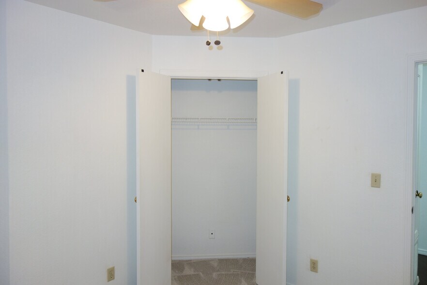 Third Bedroom - 6656 S Utica Pl