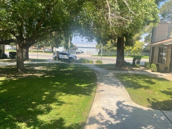 Building Photo - 2 Bedroom/2 Bath Condo - $1495 per Month!