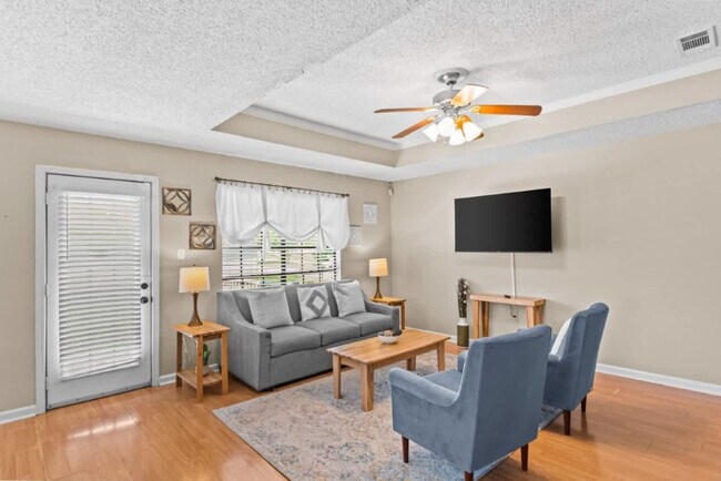 Building Photo - 553 Westhaven Blvd