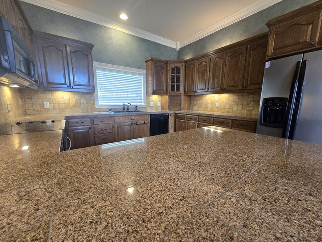 Building Photo - 15298 Wagon Wheel Cir