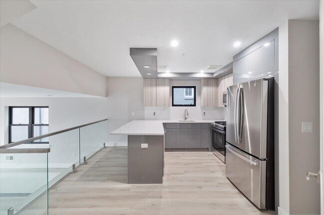 Building Photo - 526 64th St