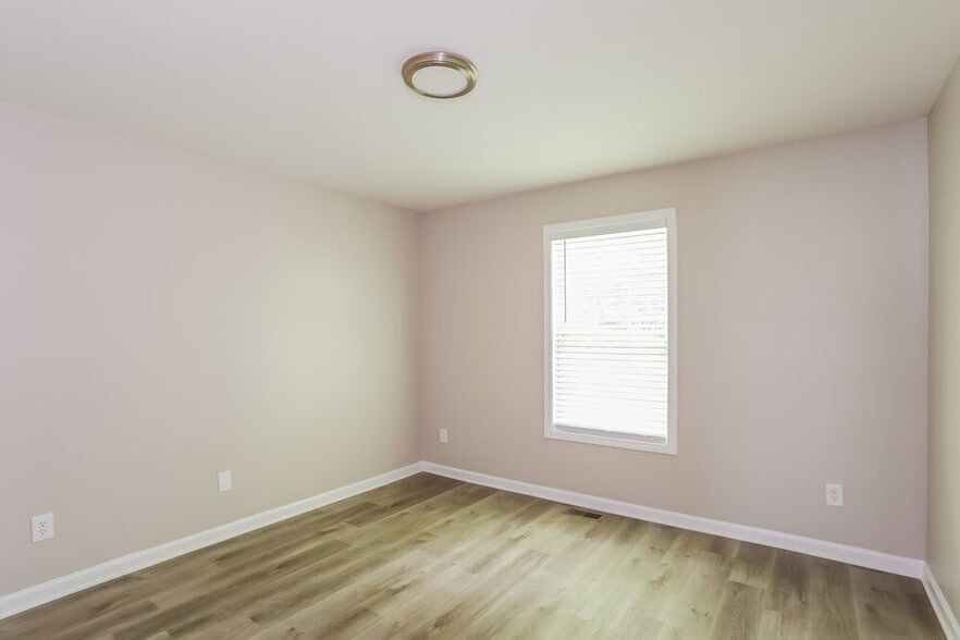 Building Photo - 4800 Mentmore Terrace