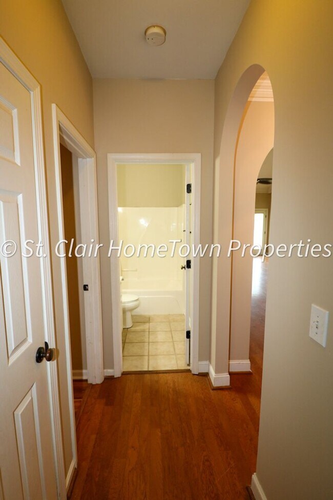 Building Photo - GREAT RENTAL IN FOX HOLLOW SUBDIVISION!