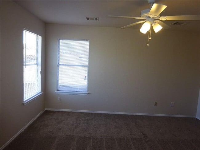 Building Photo - 1016 Doras Dr