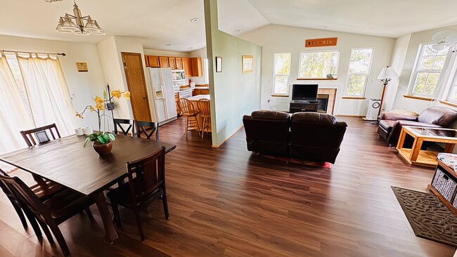 Building Photo - 6904 54th Pl NE