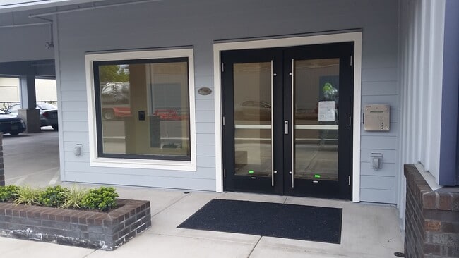 Front Entrance - 800 E 2nd St