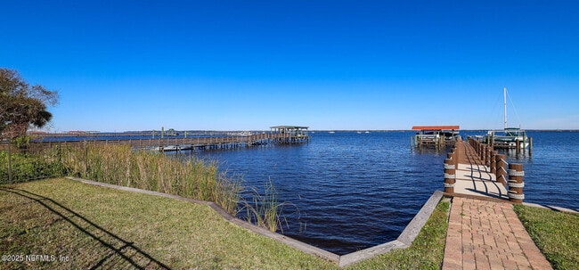 Building Photo - 120 Bay St