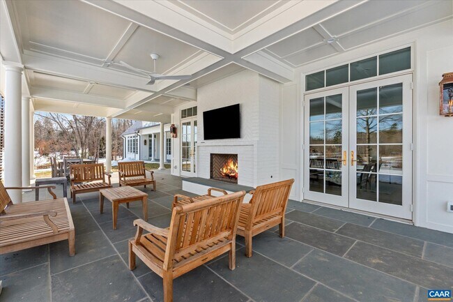 Building Photo - 4018 Fairway Dr